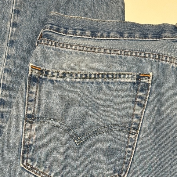 Levi's Men's 505 Mid Rise Regular Fit Medium Wash Levi's Size 36 x 29 - Picture 7 of 10